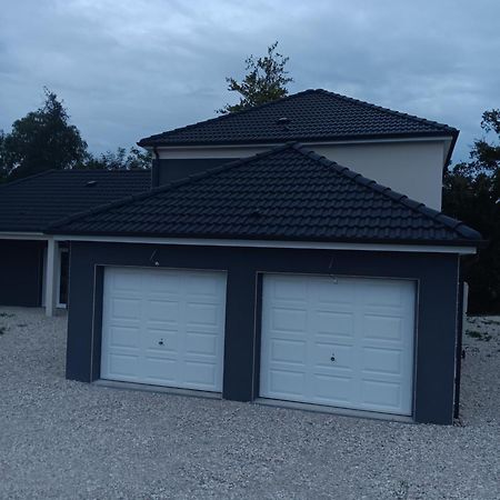 Chambre Privee Dans Une Maison Familiale Charmes  Exterior photo