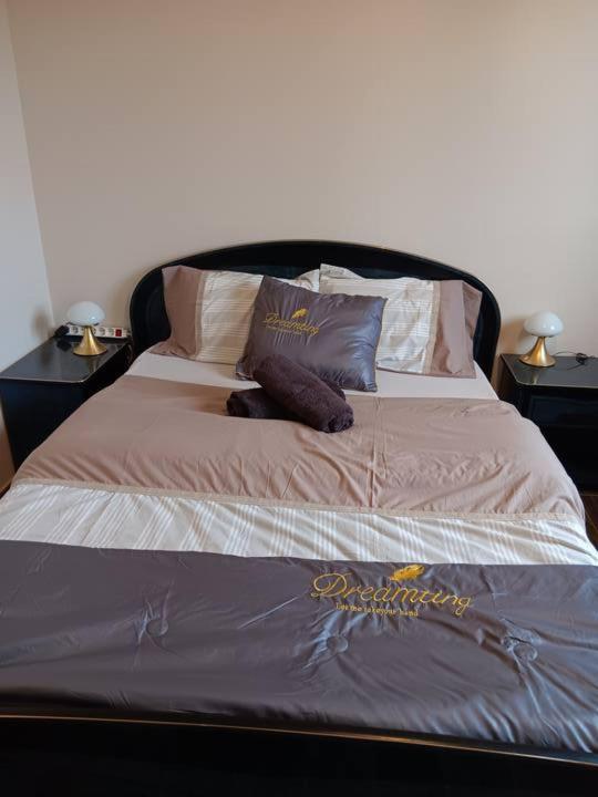 Chambre Privee Dans Une Maison Familiale Charmes  Exterior photo